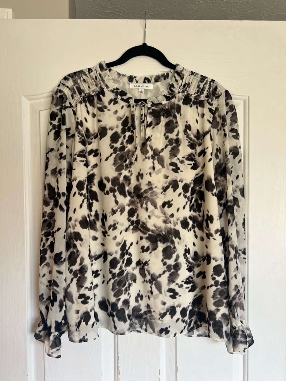 Rose & Olive Black and White Watercolor-Print Long Sleeve Blouse